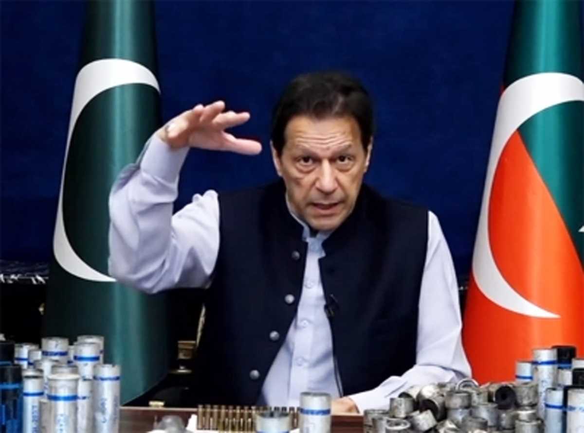 आतंकवादियों के खिलाफ आवास पर तलाशी अभियान के लिए सर्च वारंट के साथ आएं, विरोध नहीं करेंगे : इमरान खान